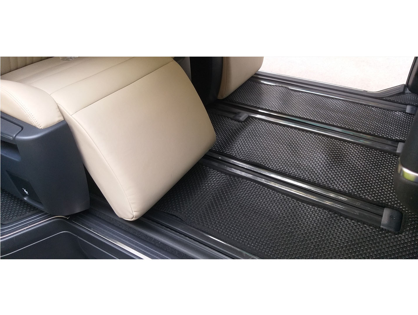 Thảm lót sàn KATA Toyota Granvia 2020