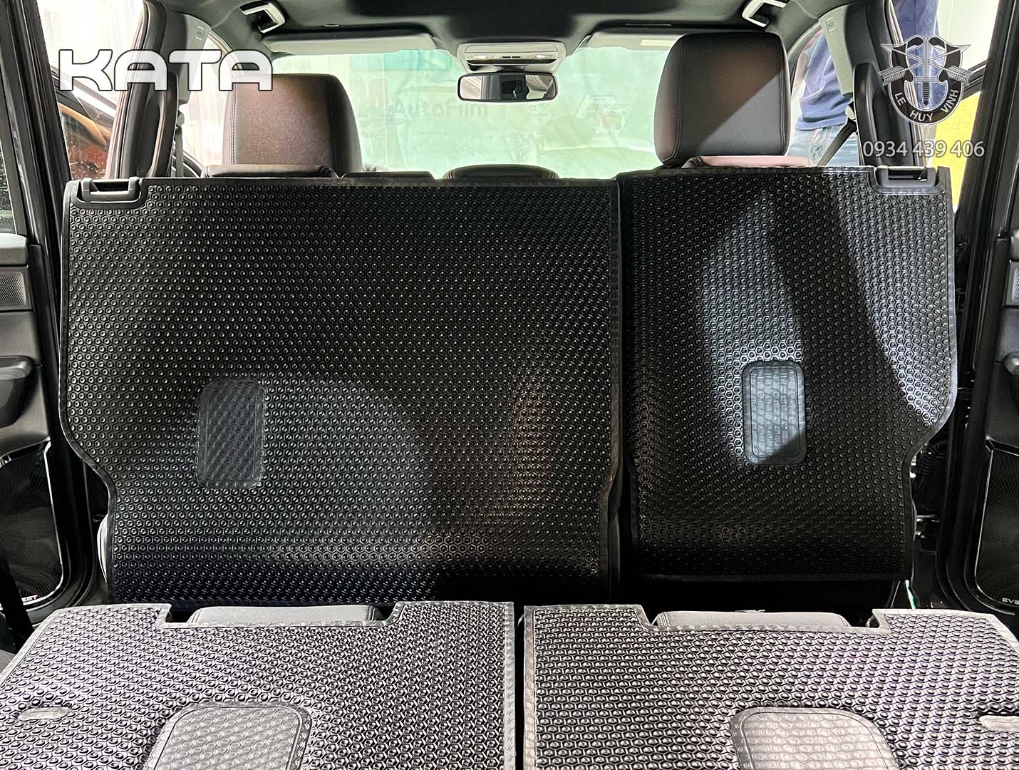 Ốp lưng ghế hàng 2 Ford Everest 2023 bản KATA Pro Max