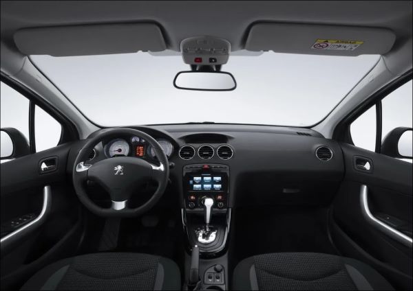 Nội thất của Peugeot 408
